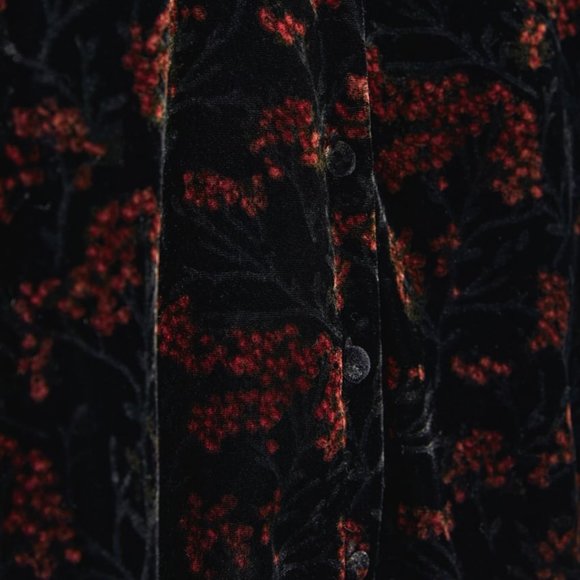 NWT PRINTED VELVET FLORAL BLOUSE. - Picture 6 of 10